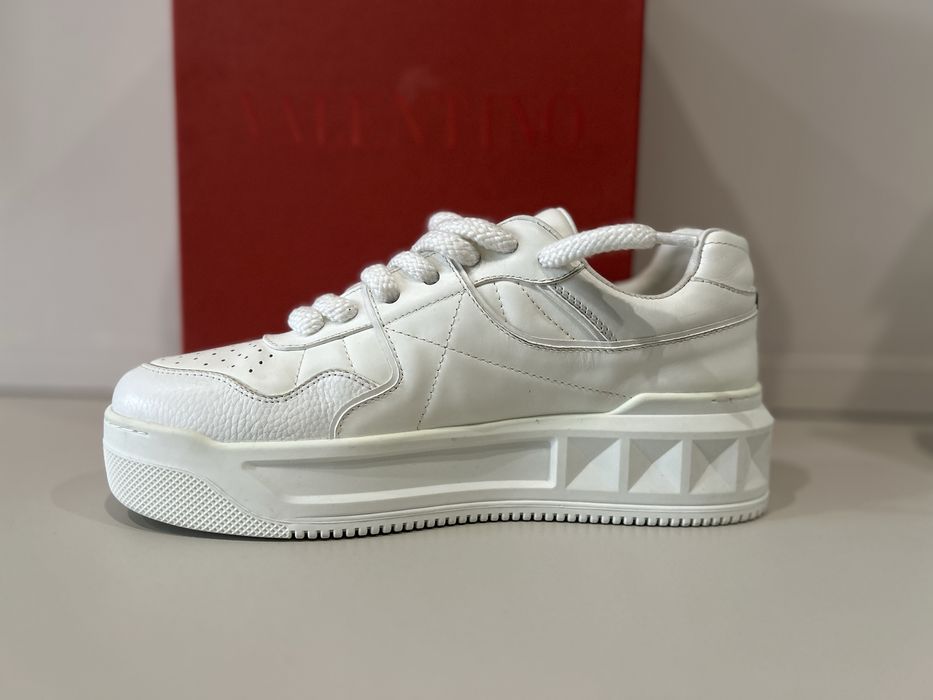 Valentino Garavani• Luxury• Full box• Doar marimea 42