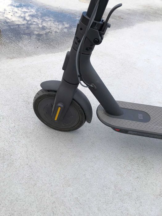 Trotineta electrica Xiaomi Mi Electric Scooter Essential
