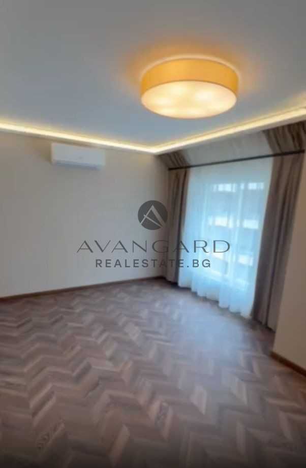 Продава се Тристаен апартамент в Пловдив, Христо Смирненски - 149 кв.м за 1502 €/кв.м - Снимка #8