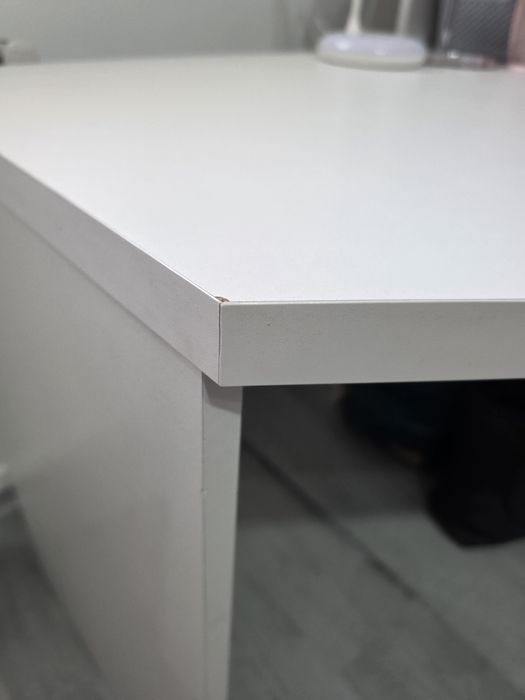 Birou pe colt cu polite