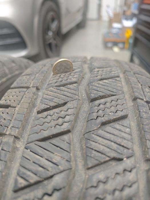 Продавам 2бр. зимни гуми за бус Hankook Winter Icept LV 215/75/16C