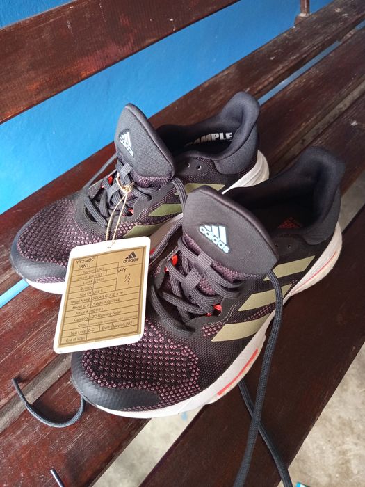 Vând adidași adidas