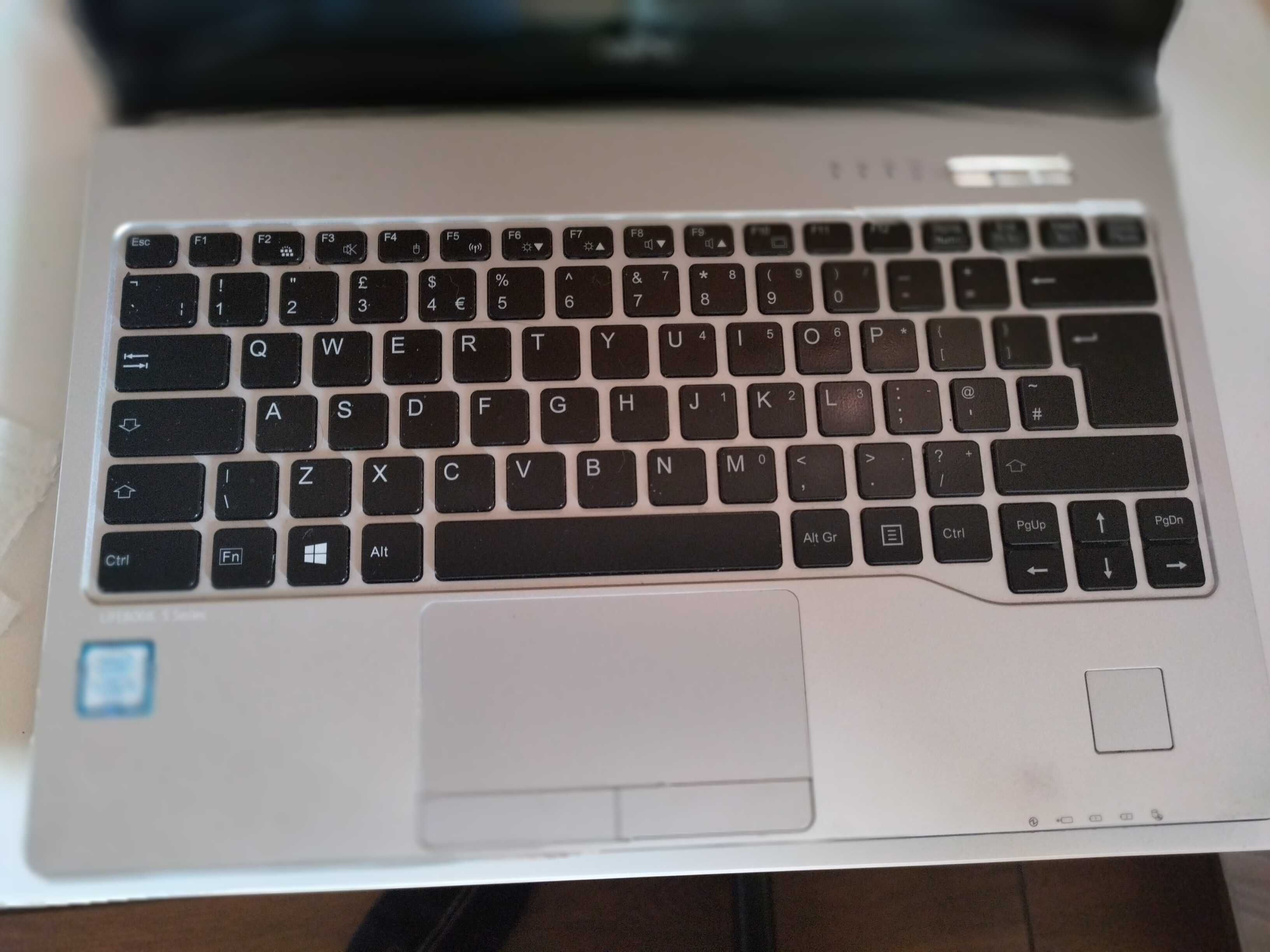 Лаптоп Fujitsu s936