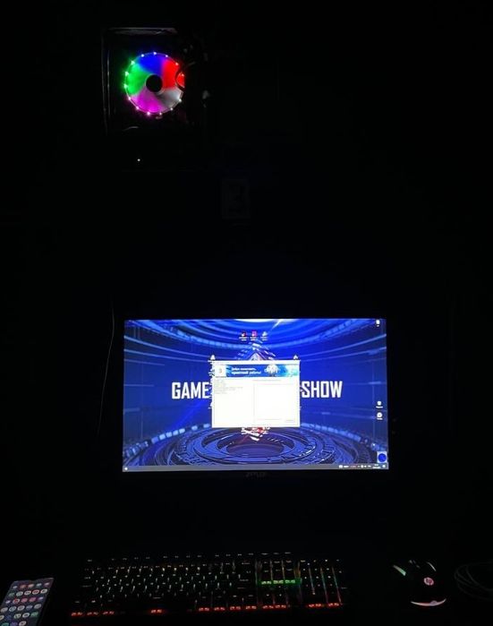 Game Club uchun 10 dona kompyuterlar stol stuli bilan sotiladi