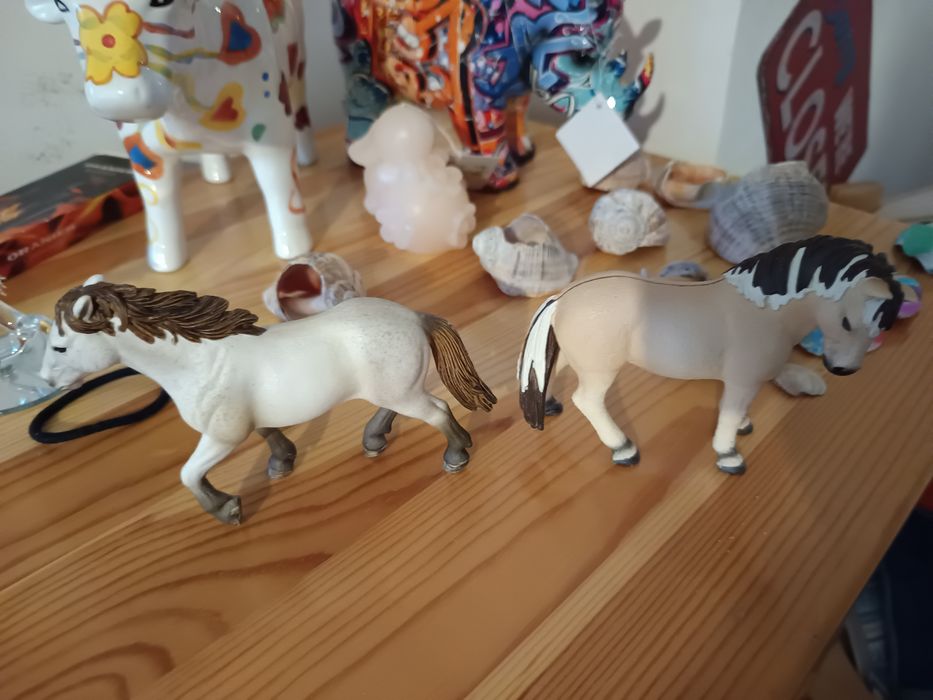 Две бройки статуетки на кончета