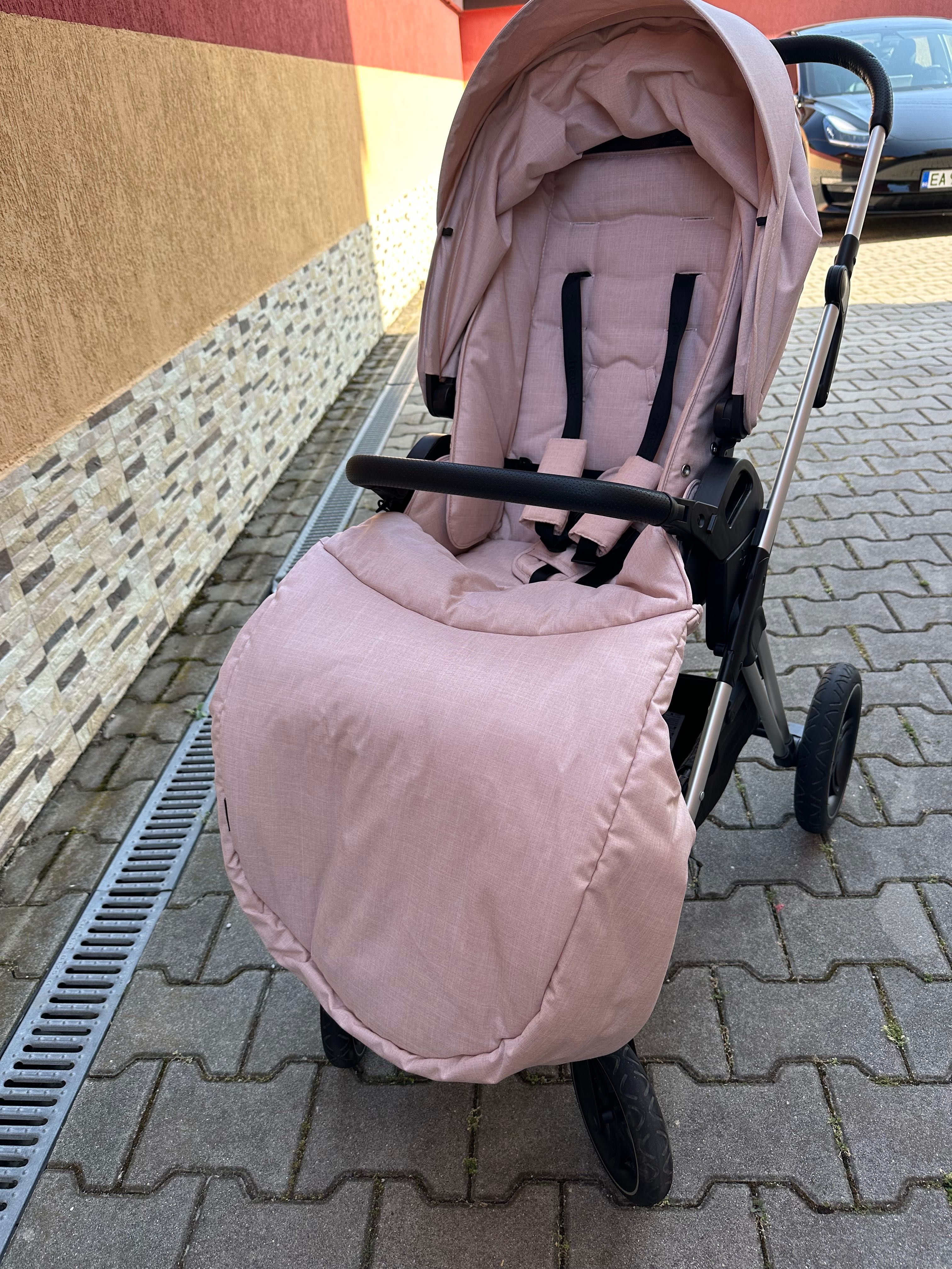 Бебешка Количка в Безупречно състояние