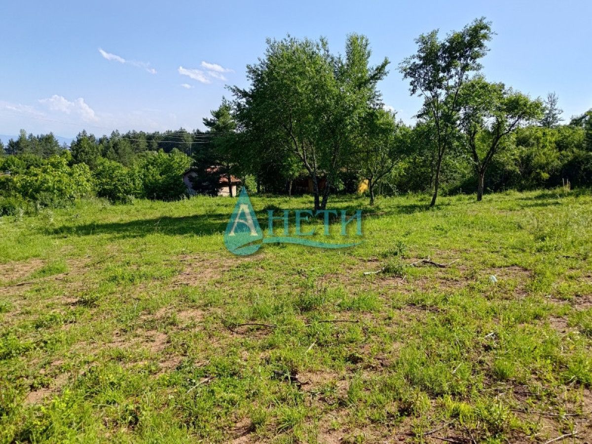 Парцел 796м2 с.Погумер южен склон Стара планина, 16км от център София