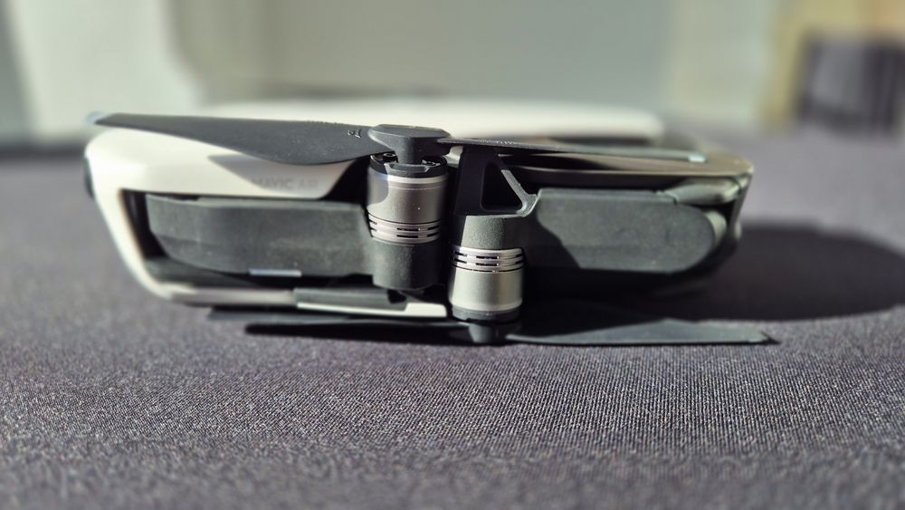 Drona dji mavic air noua