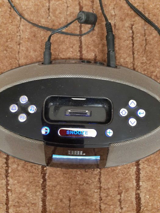 Radio Jbl cu incărcător de iphone