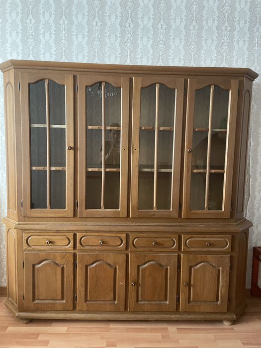 Сервант из дерево