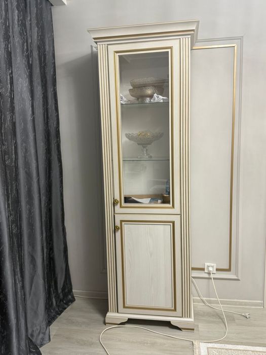 Кровать и мебели доя зал