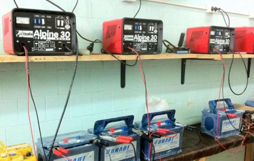 Зарядка аккмулятор. Акумулятор зарядка. Плотность аккумулятора.