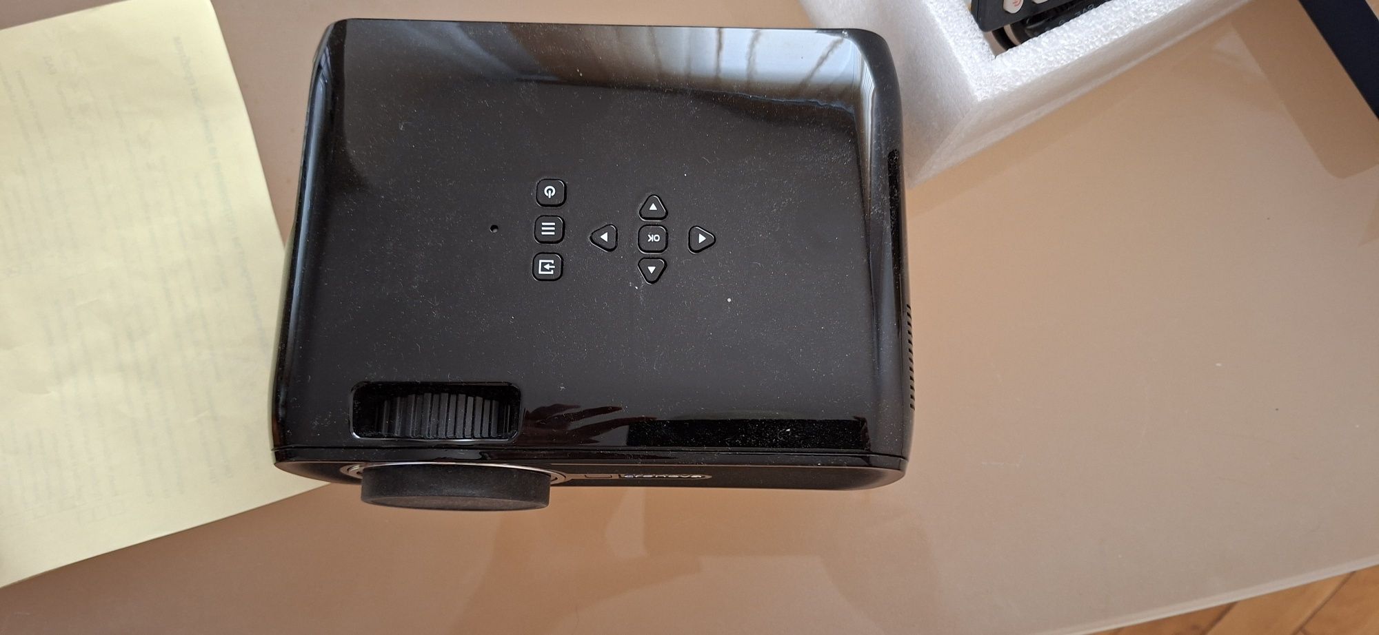 Crenova XPE460 Projector