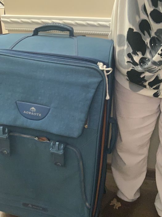 Чемодан большого размера