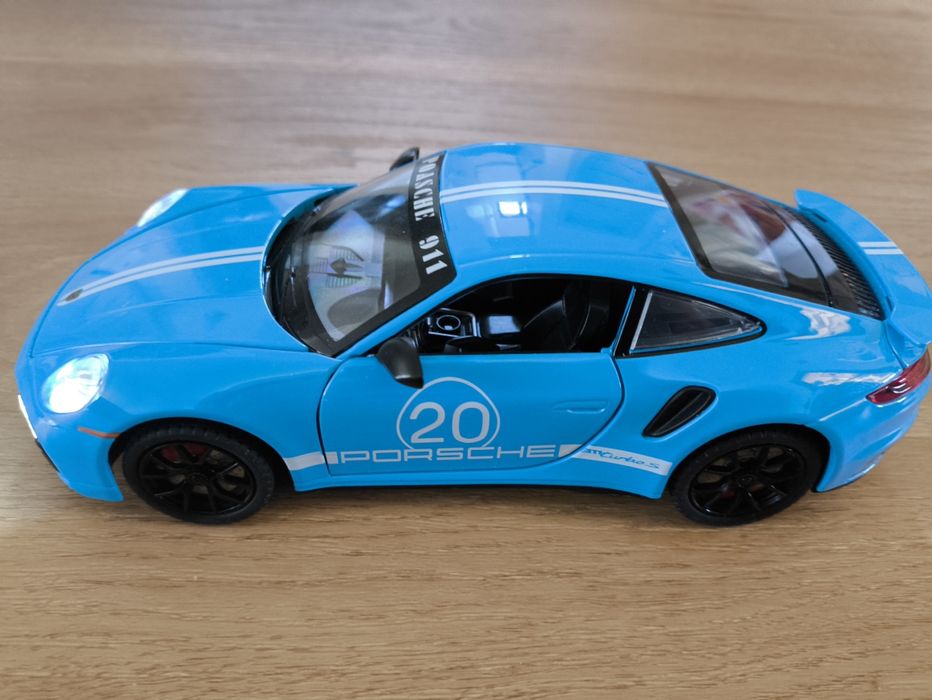 Vand macheta Porsche 911 Turbo S la scara 1/24 si 1/32