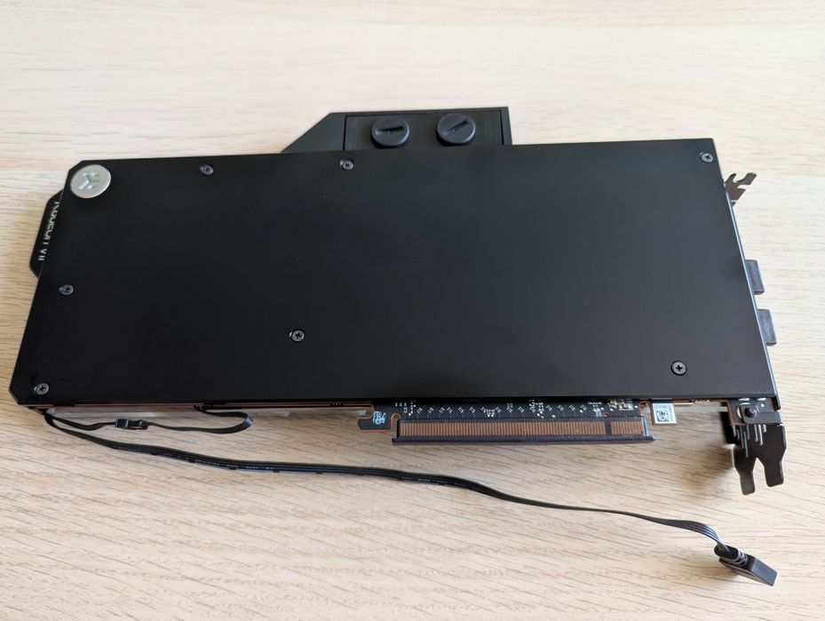 AMD Radeon VII video card + EKWB за водно