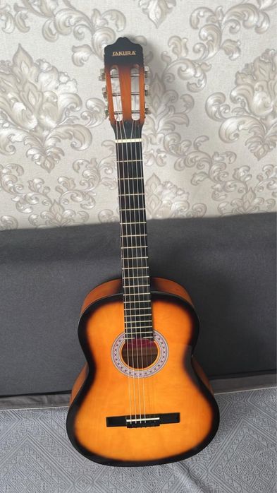 Гитара в хорошем состоянии