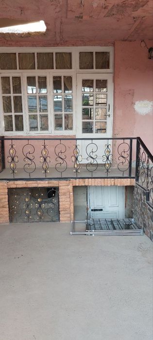 Яшаш учун ховли арендага берилади адрес: Дошкольная 18-мактаб