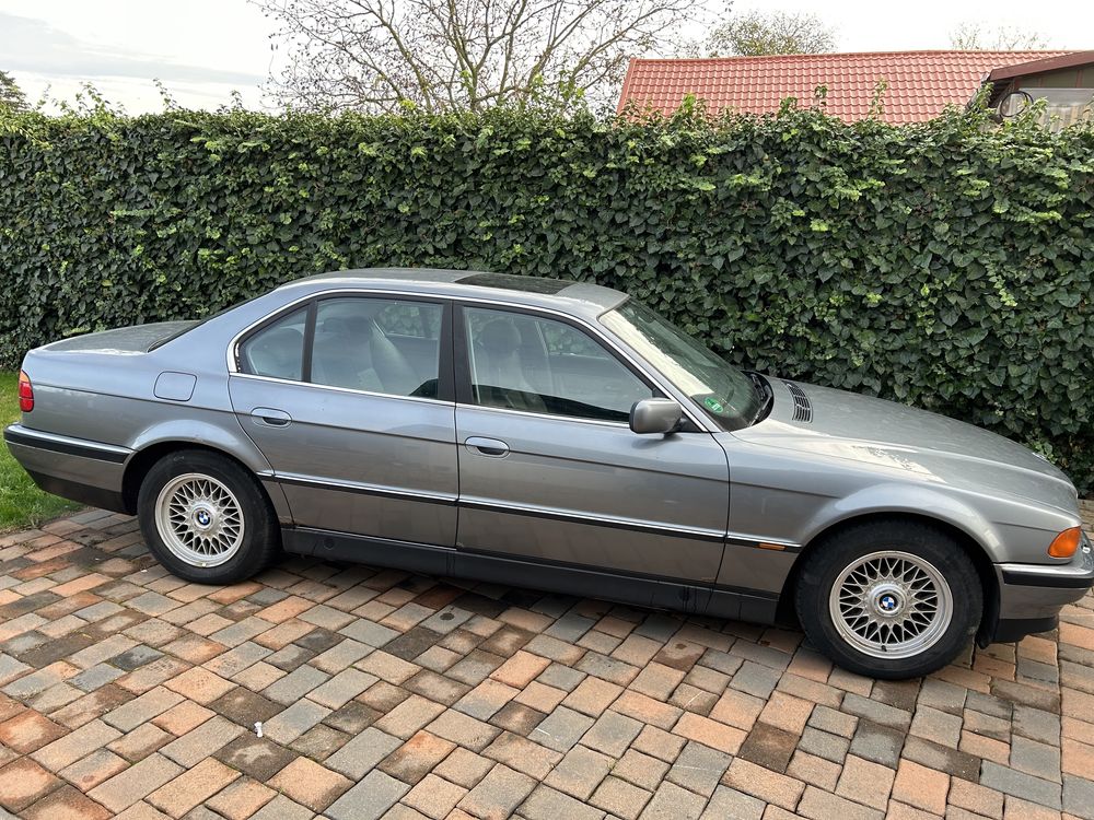 De vanzare Bmw 728 i  E 38