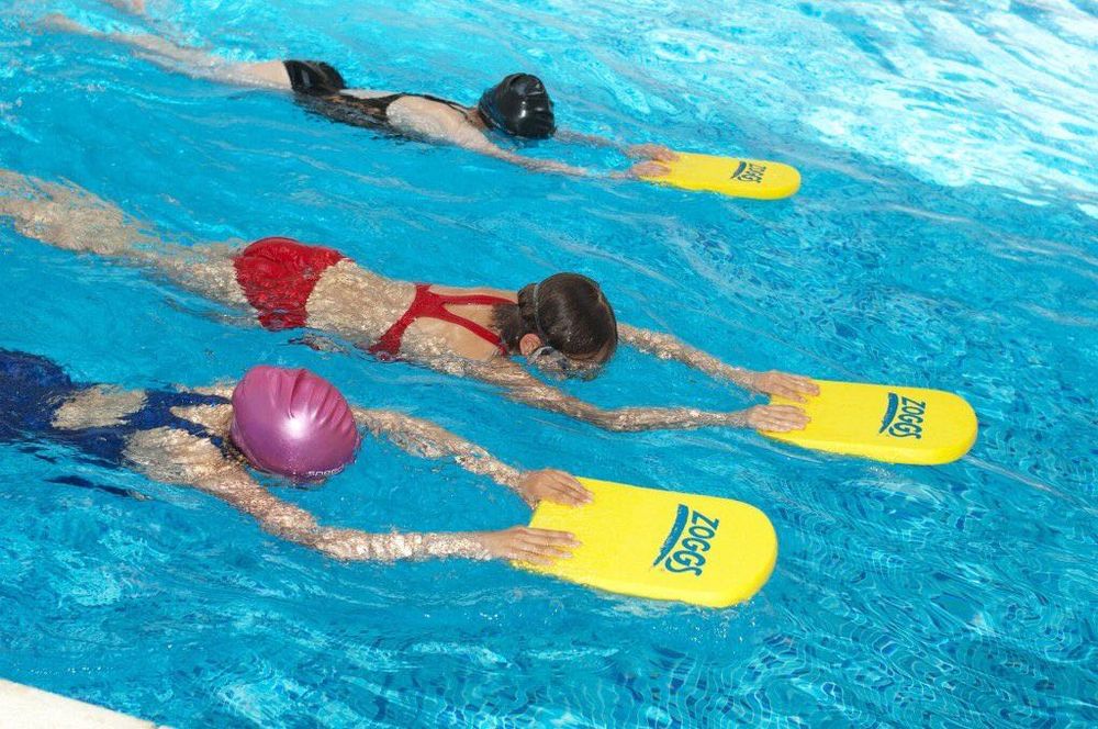 Треньор по плуване