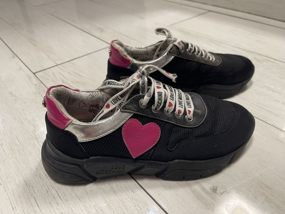Adidasi Love Moschino