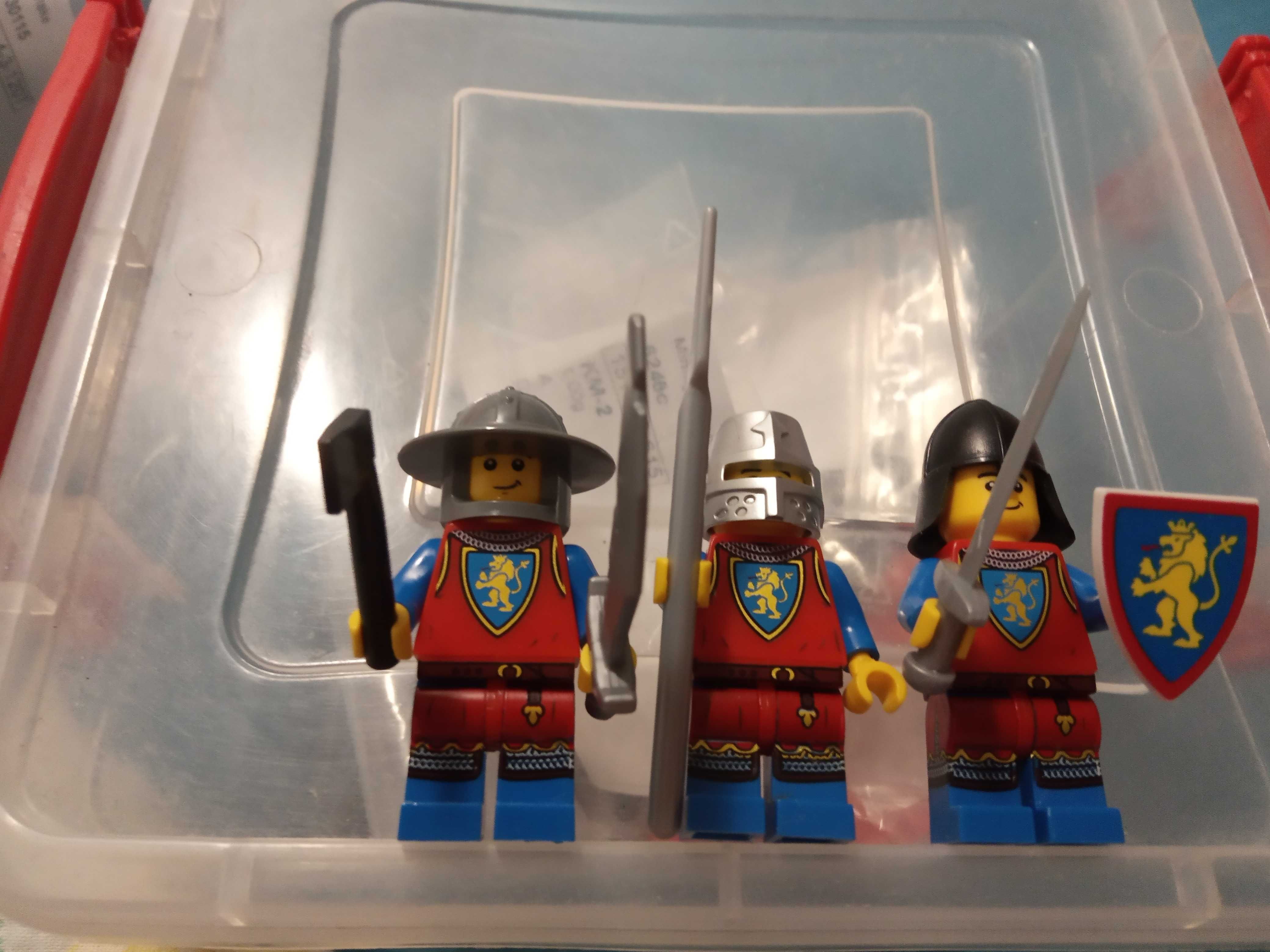 Cavaleri Lego Lion knights si black falcons