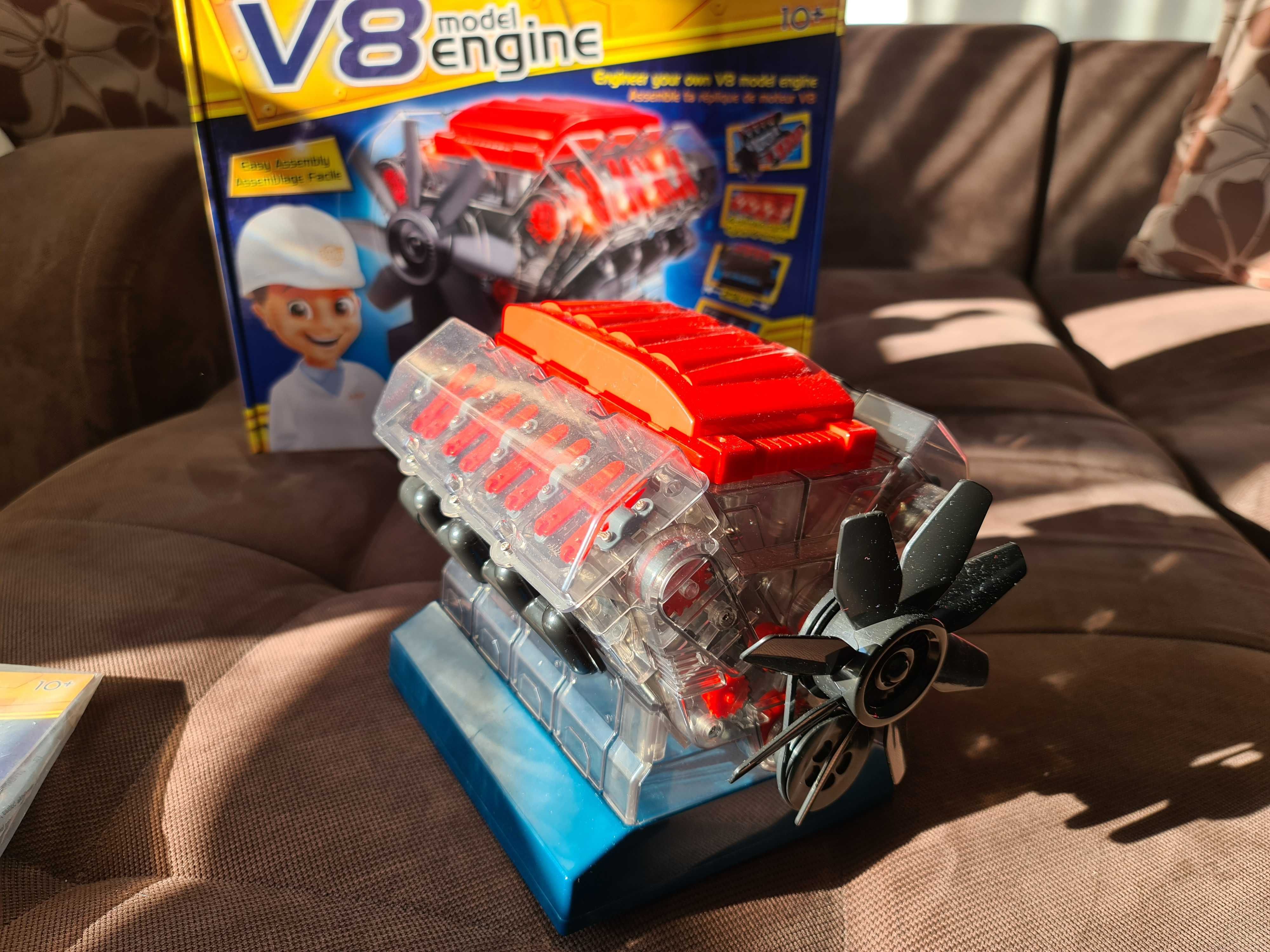 Motor model V8 electric pentru copii BUKI Science