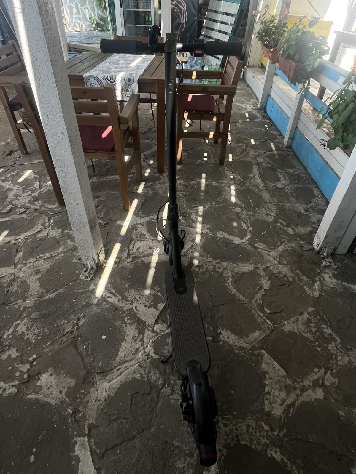 Продавам електрическа тротинетка  Mi electric scooter essential