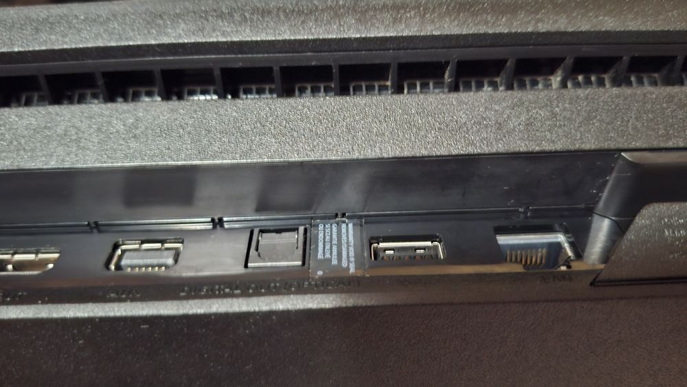 Vind ps4 PRO 1tb stare perfecta cu jocuri incluse