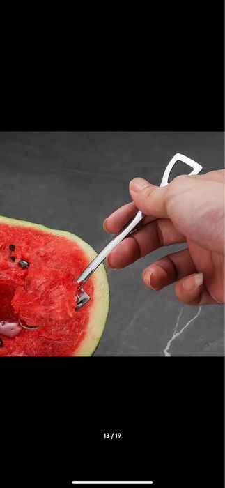 Метални лъжички лопата и вилици в златен цвят