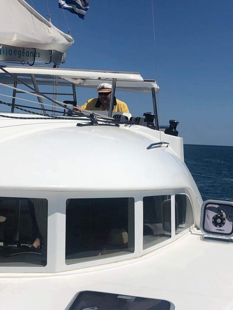 Capitan de yacht navigator mari ocean experienta 17 ani caut angajamen