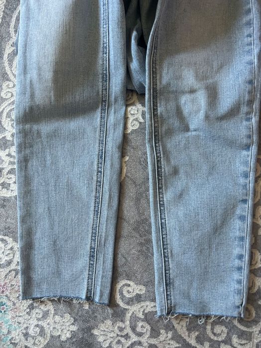 Еластични дънки Stradivarius