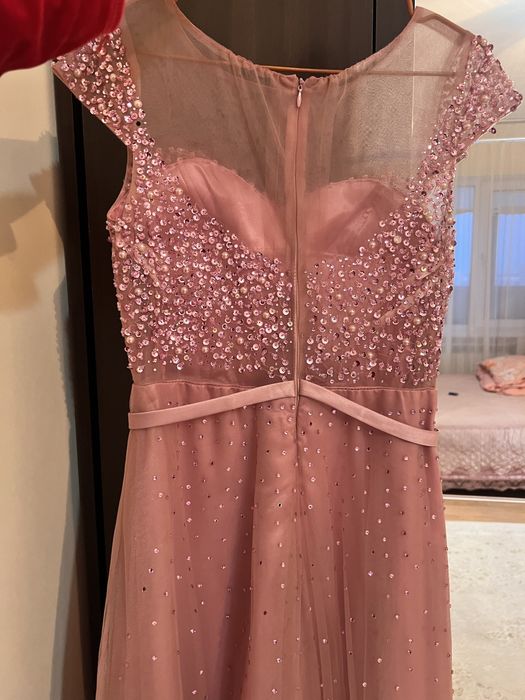 Вечерное платье ……….