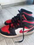 Jordan 1 mid rosii