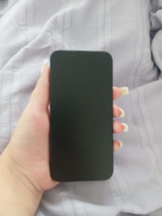 Продам айфон 13 срочно