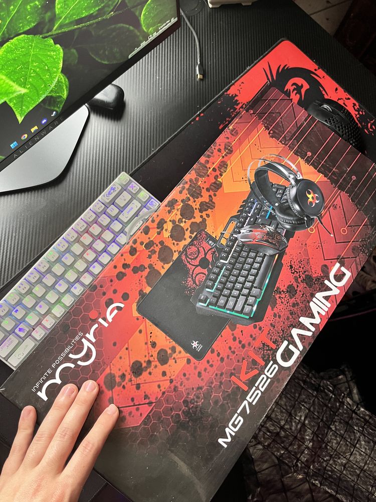 Vând Kit gaming myria (tastatură,mouse,căști & mousepad) + garanție