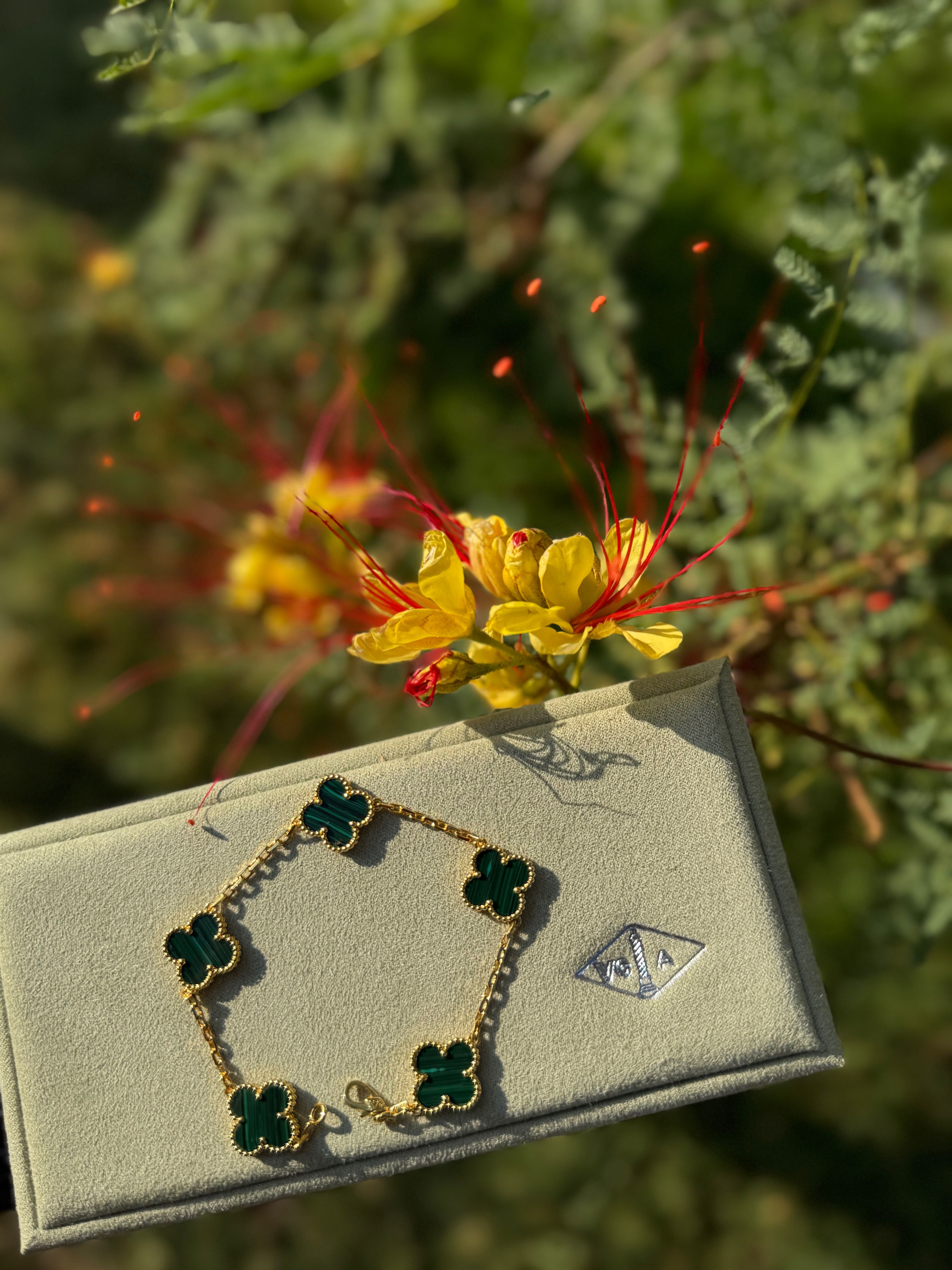 Гривни Van Cleef&Arpels
