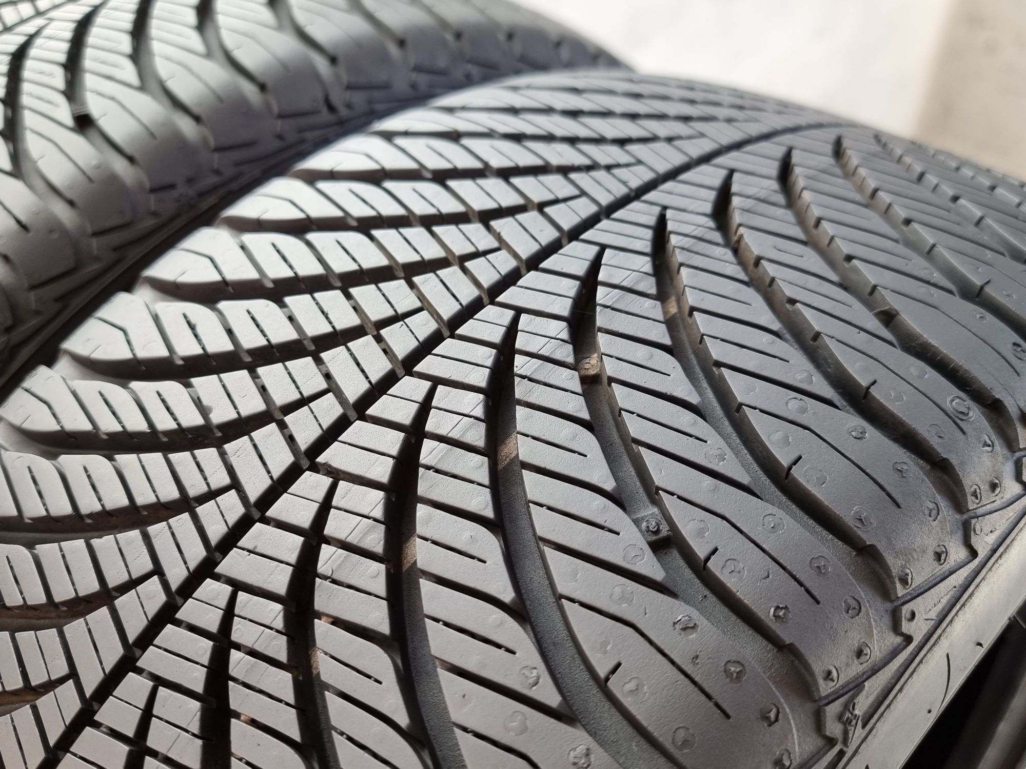 215/45/16 Goodyear 2Броя: 200лв 8.4мм