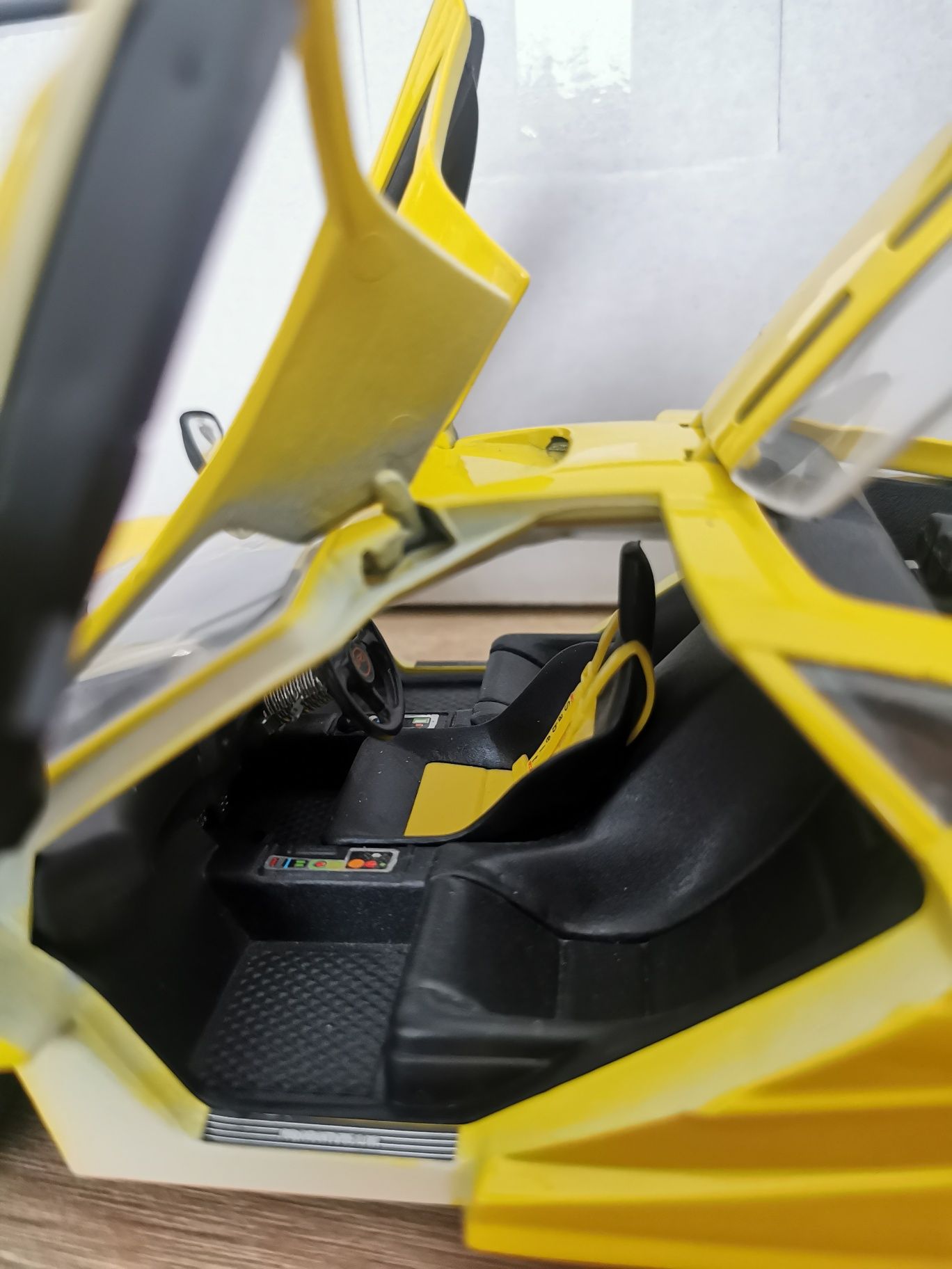 McLaren F1 1:18 Guiloy