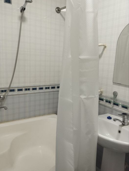 Двухкомнатная квартира в центре дёшево сдаю