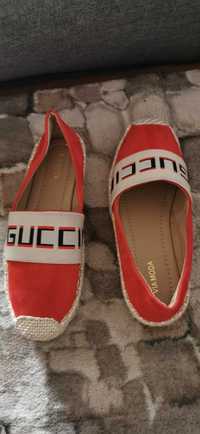 espadrile rosii scrie pe ele gucci