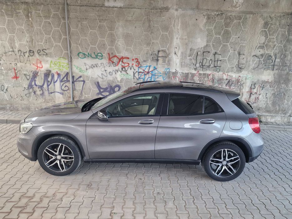 Mercedes-Benz GLA 200D 2017 Automat,Panoramic,Camera,Piele Crem