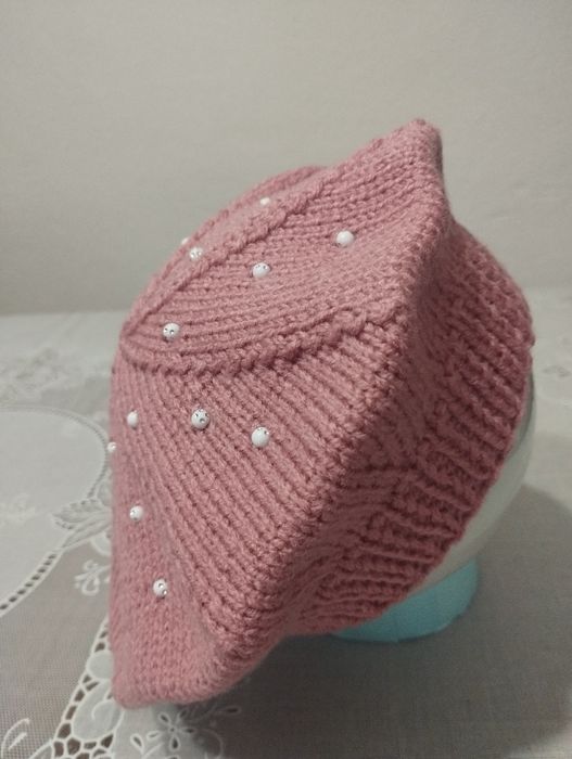 Ръчно плетени дамски шапки барети, тюрбани и бини