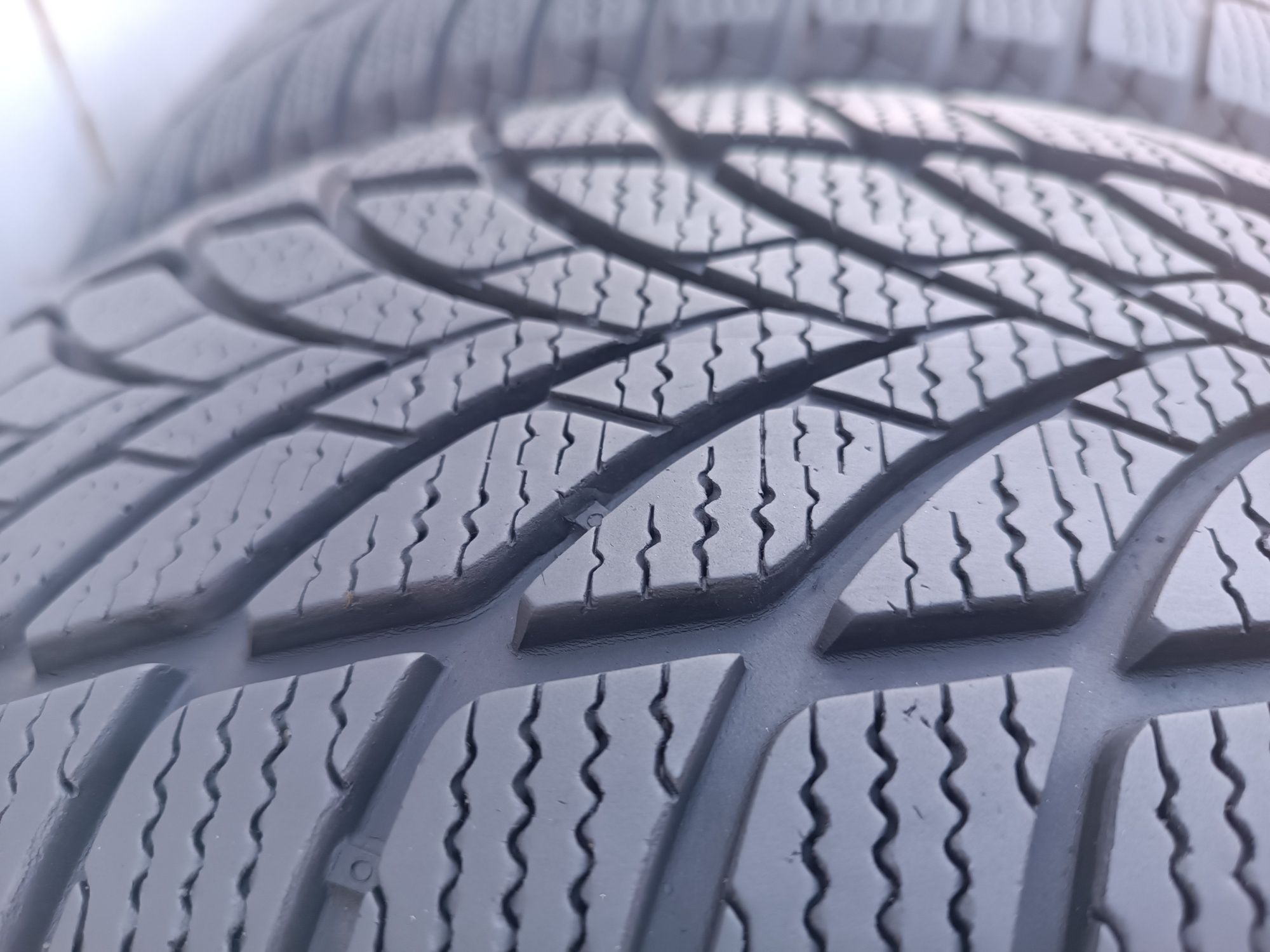 215/60/16 Goodyear, dot22