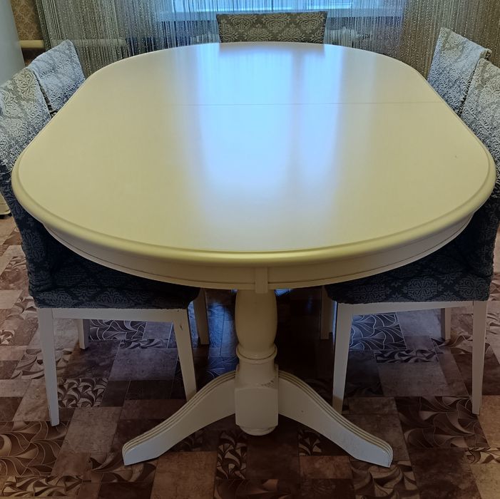 Продам стол без стульев цена 150000 тысяч, торг уместен.