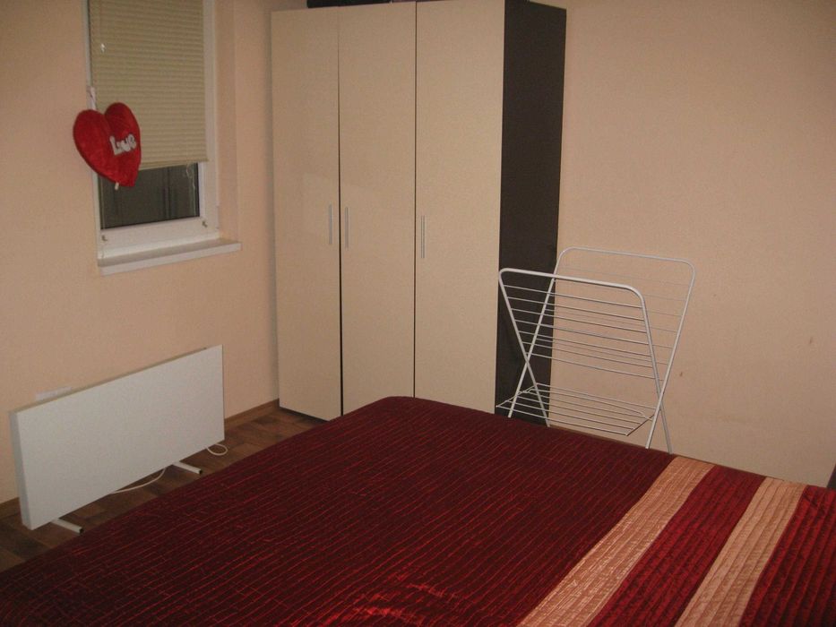 Собственик отдава под наем  дългосрочно двустаен апартамент.