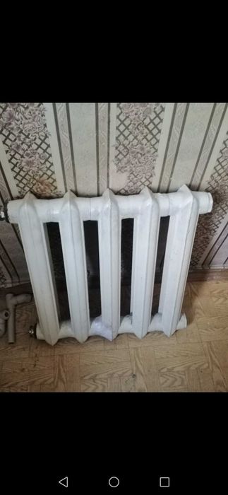 Продам батарею чугунную, одну, б/у, среднего состояния