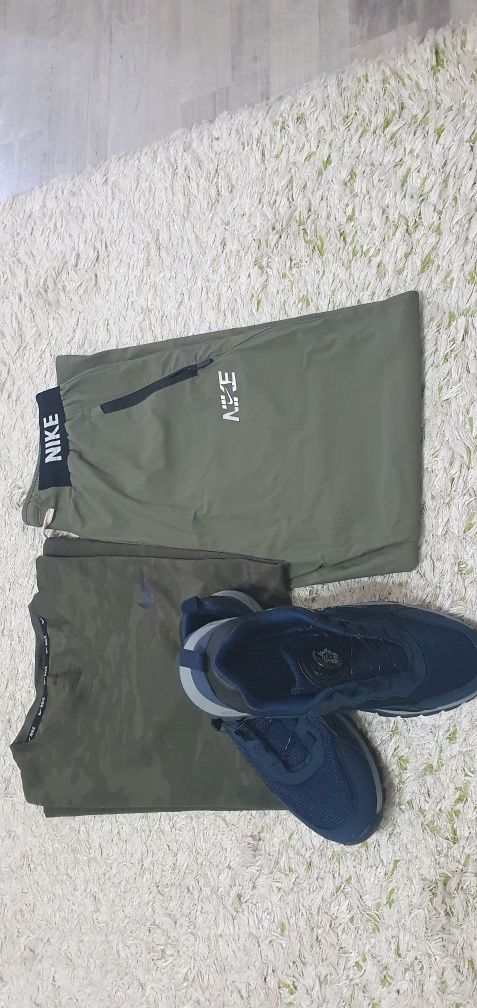 Продаётся отличный комплект Nike