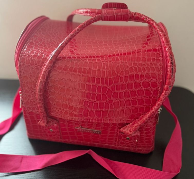 Geantă roșie, încăpătoare