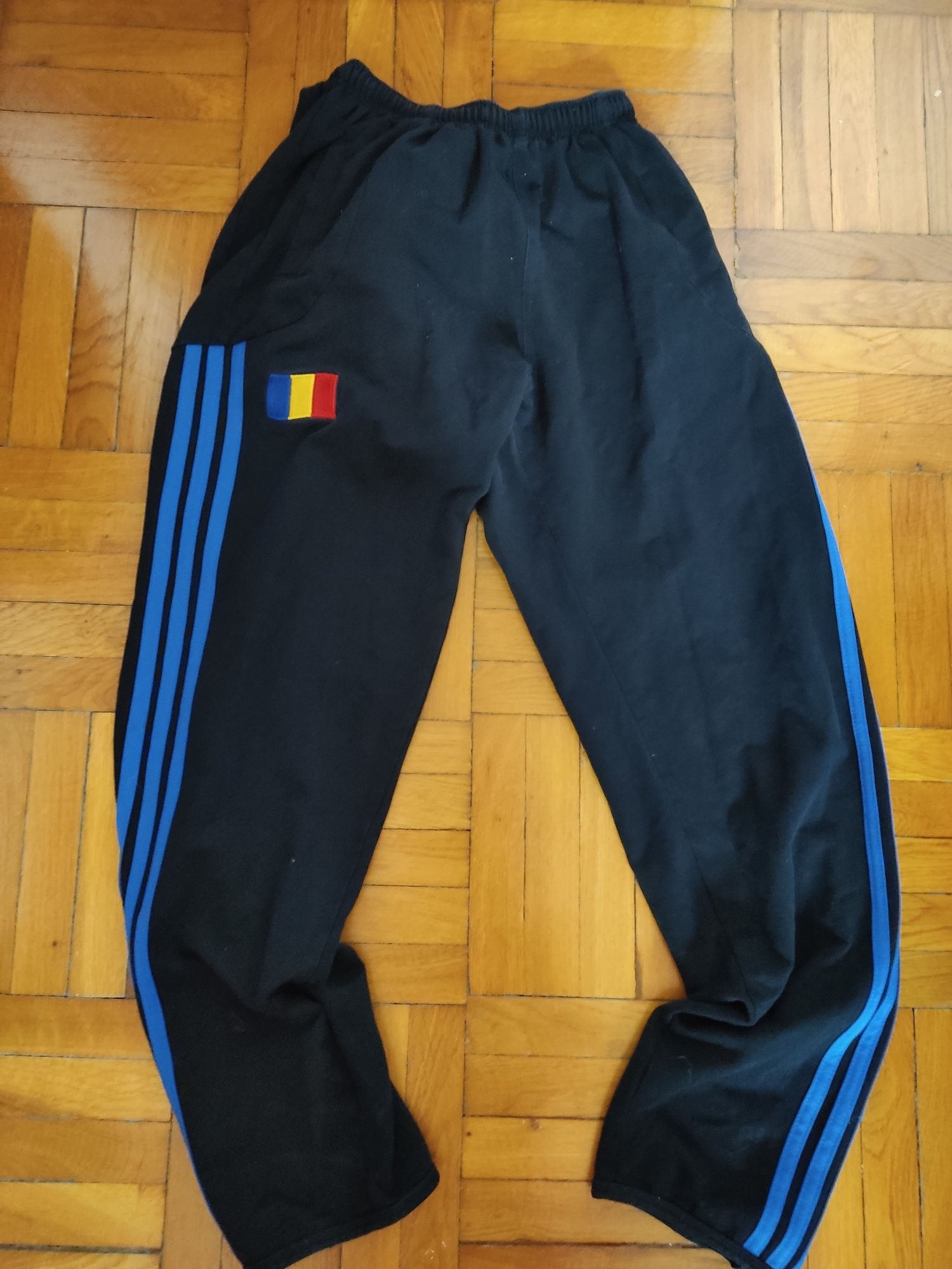 Pantaloni trening Adidas Romania